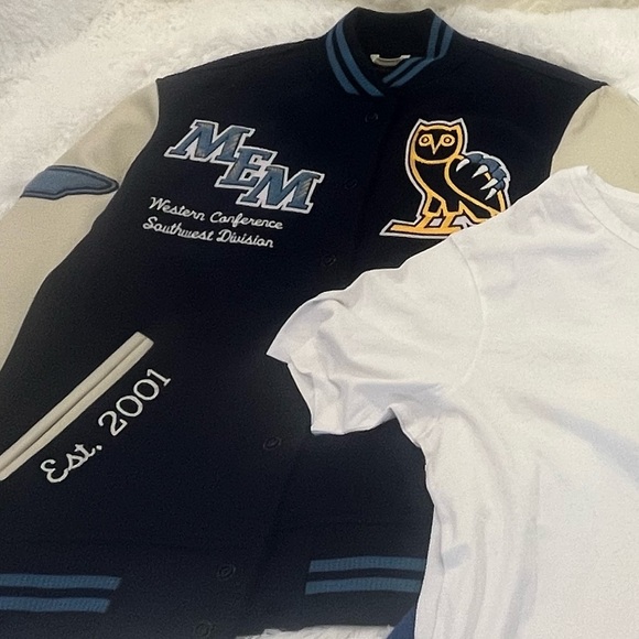 Brand new only worn for photos size medium still have receipt - Picture 4 of 4